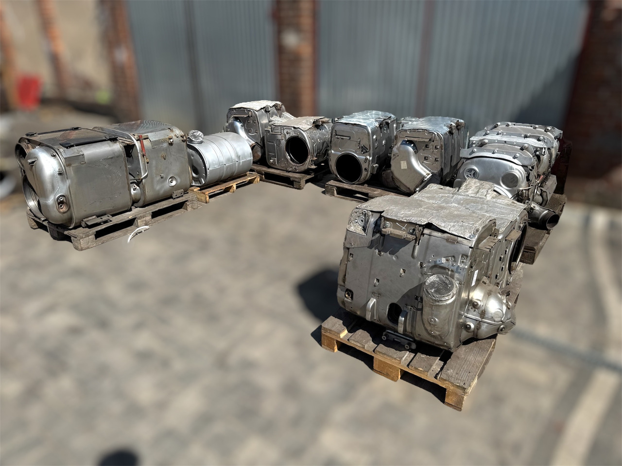 Catalyst exhaust SCR DPF DOC DAF MAN VOLVO SCANIA RENAULT XF 106 XG XG+ TGX TGS FH13 - Katalysator: afbeelding 2 Catalyst exhaust SCR DPF DOC DAF MAN VOLVO SCANIA RENAULT XF 106 XG XG+ TGX TGS FH13 - Katalysator: afbeelding 2