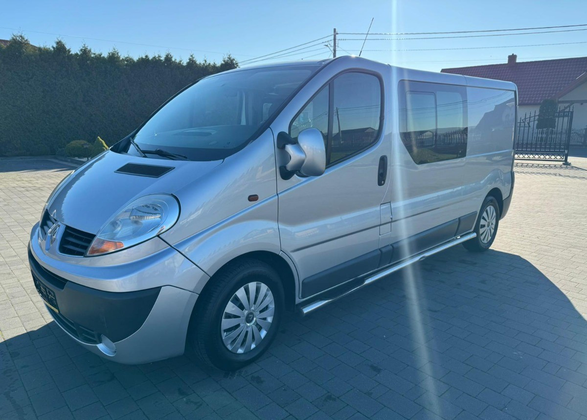 Renault Trafic 2.5 150ps 5- osobowy Doka Stan B. Dobry - Bestelwagen met dubbele cabine: afbeelding 1 Renault Trafic 2.5 150ps 5- osobowy Doka Stan B. Dobry - Bestelwagen met dubbele cabine: afbeelding 1