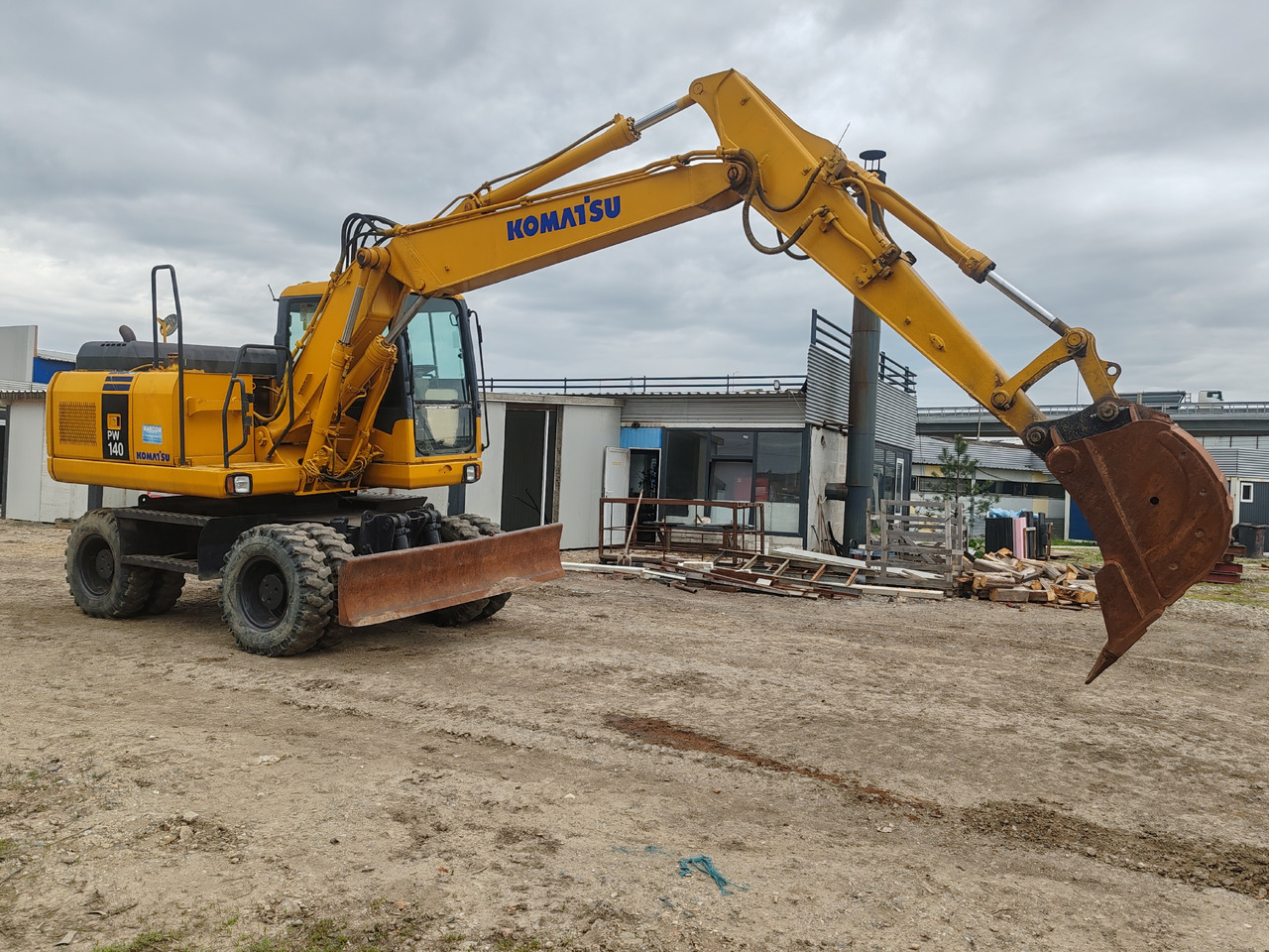 Komatsu PW140-7 - Mobiele graafmachine: afbeelding 2 Komatsu PW140-7 - Mobiele graafmachine: afbeelding 2