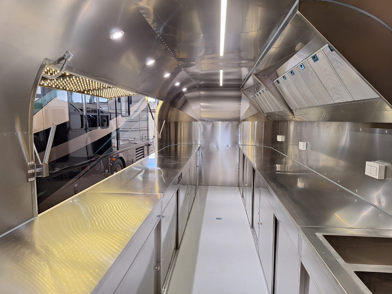 Deli Star Trailer American 5800 - EU standards - Verkoopwagen: afbeelding 3 Deli Star Trailer American 5800 - EU standards - Verkoopwagen: afbeelding 3