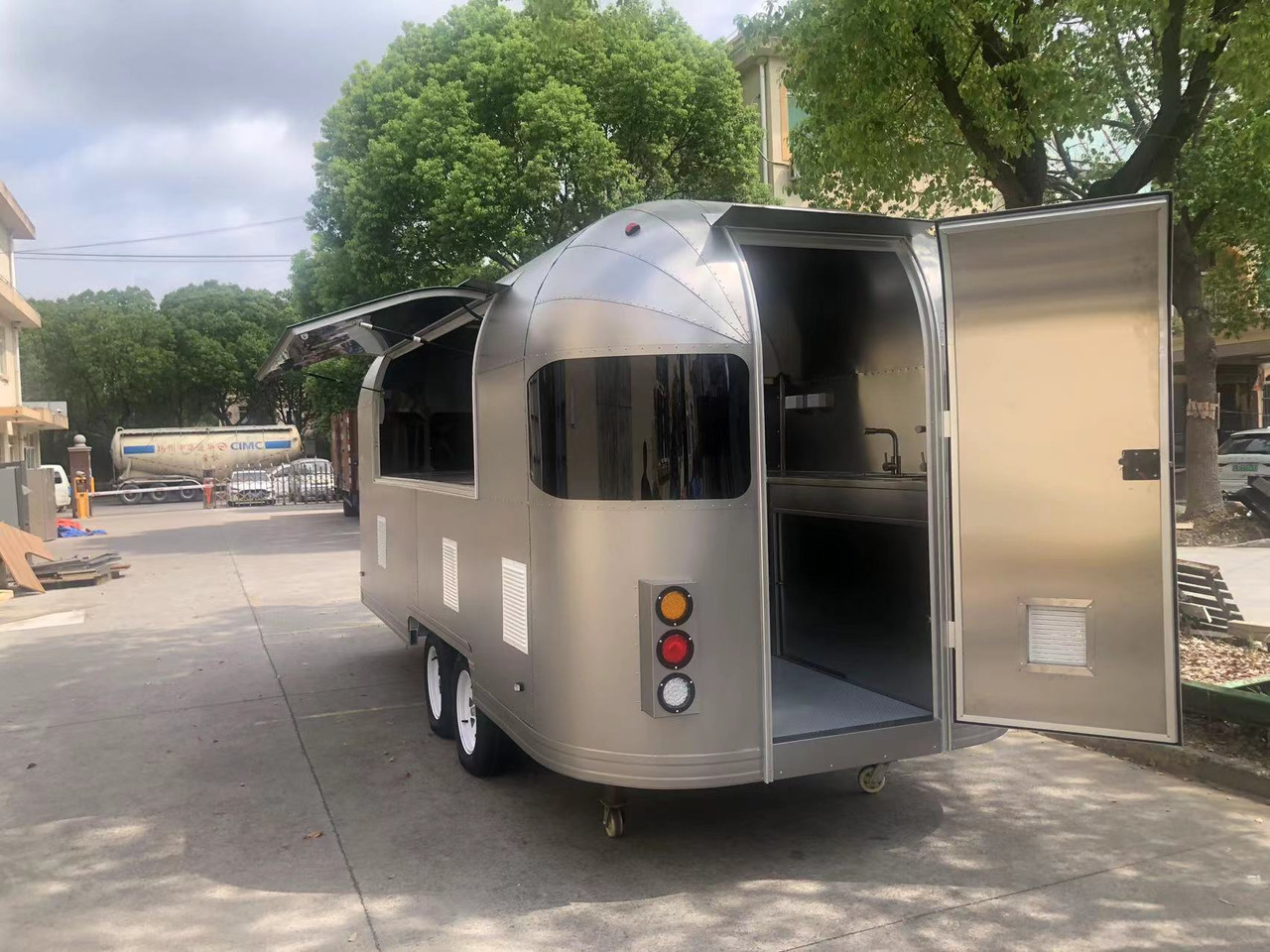 Deli Star Trailer American 6000 - EU Standards - Verkoopwagen: afbeelding 2 Deli Star Trailer American 6000 - EU Standards - Verkoopwagen: afbeelding 2