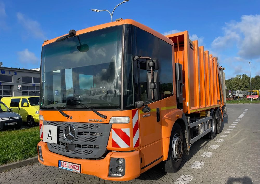 Mercedes-Benz MB ECONIC 1835 ŚMIECIARKA ZOLLER MEDIUM X2 - Vuilniswagen: afbeelding 1 Mercedes-Benz MB ECONIC 1835 ŚMIECIARKA ZOLLER MEDIUM X2 - Vuilniswagen: afbeelding 1