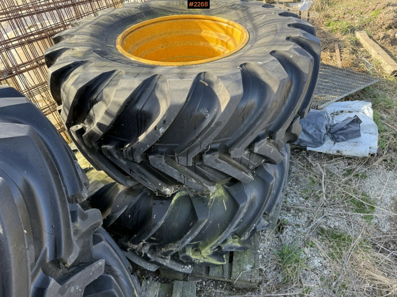 Michelin twin tires on rim 540/70 R24 - Complete wiel: afbeelding 2 Michelin twin tires on rim 540/70 R24 - Complete wiel: afbeelding 2