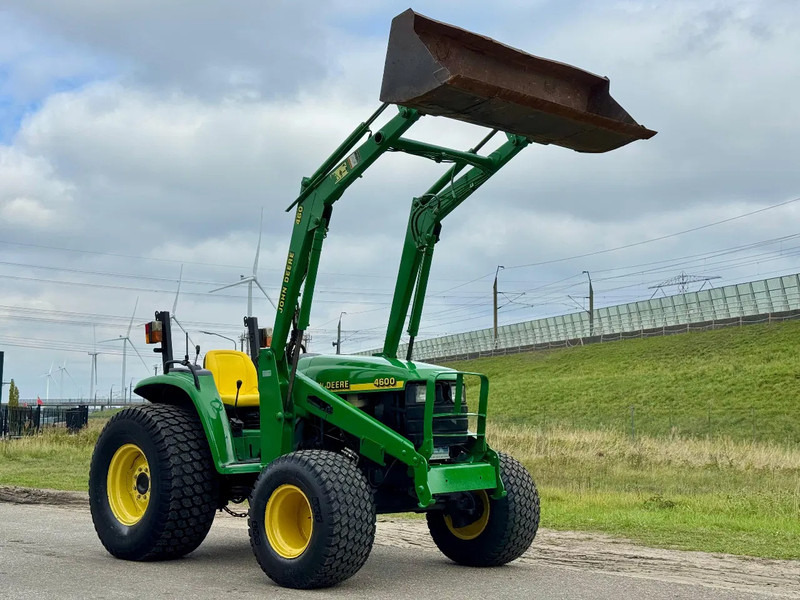 John Deere 4600 compact met voorlader 4X4 hydrostaat GEEN BTW 4600 - Tractor: afbeelding 5 John Deere 4600 compact met voorlader 4X4 hydrostaat GEEN BTW 4600 - Tractor: afbeelding 5