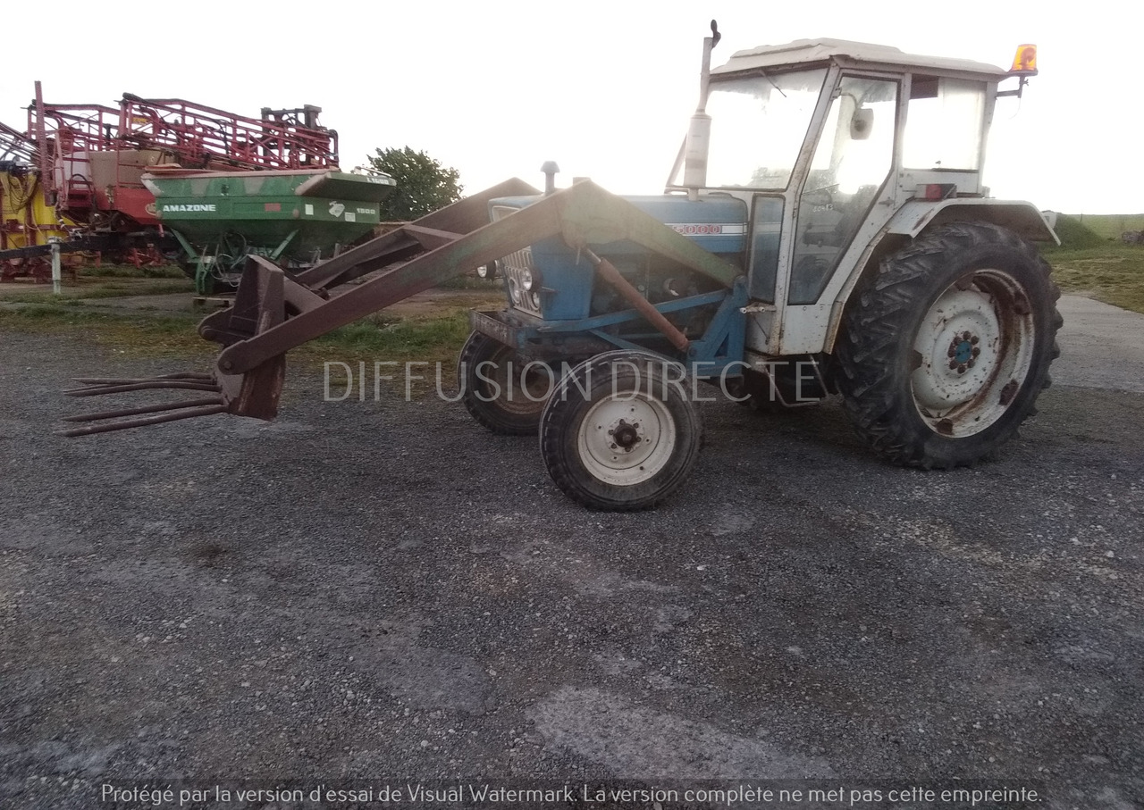 FORD TRACTEUR AGRICOLE 5000 SUPER MAJOR - Tractor: afbeelding 3 FORD TRACTEUR AGRICOLE 5000 SUPER MAJOR - Tractor: afbeelding 3