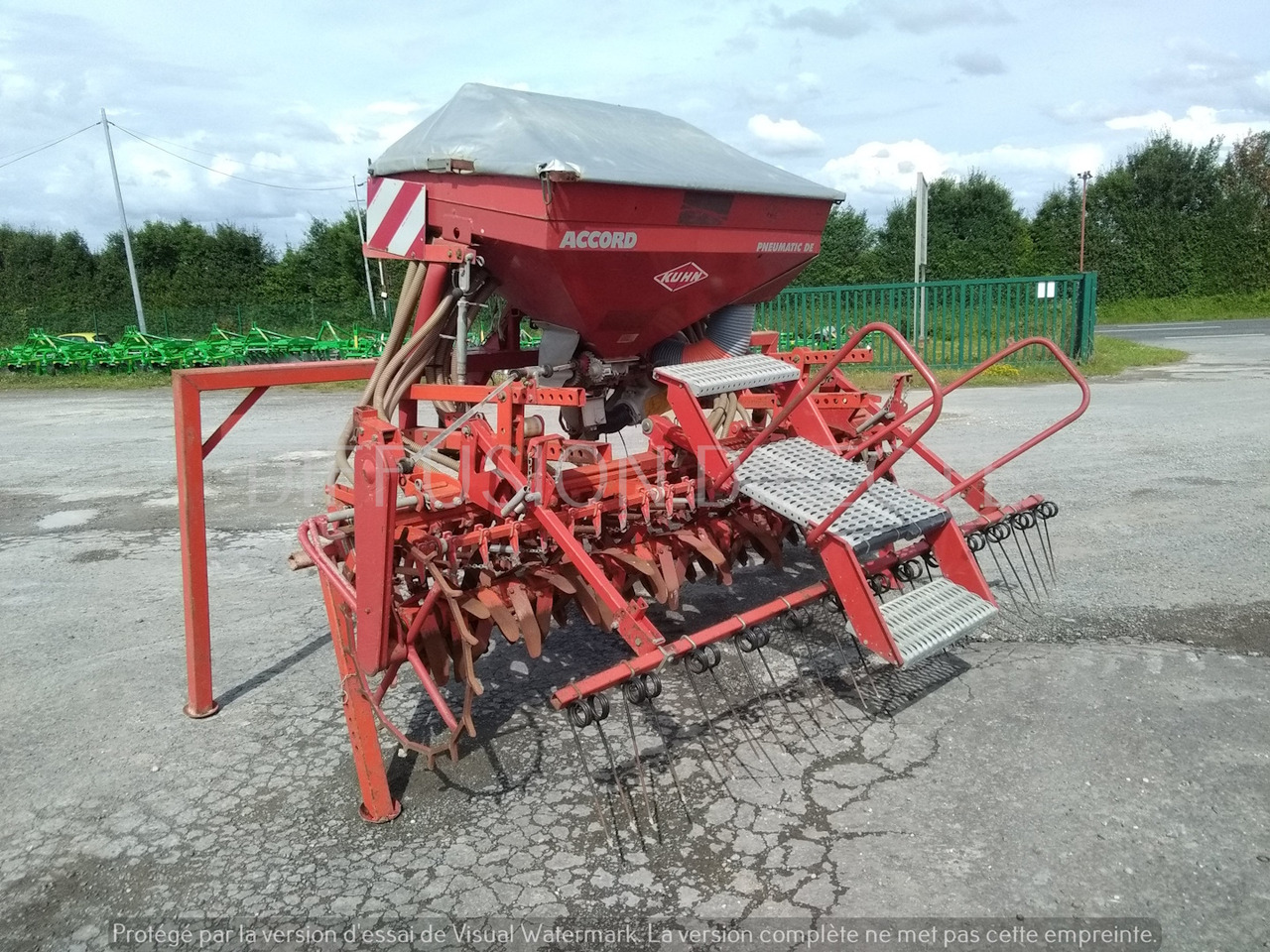 KUHN SEMOIR EN LIGNE ACCORD PNEUMATIC - Zaaicombinatie: afbeelding 2 KUHN SEMOIR EN LIGNE ACCORD PNEUMATIC - Zaaicombinatie: afbeelding 2