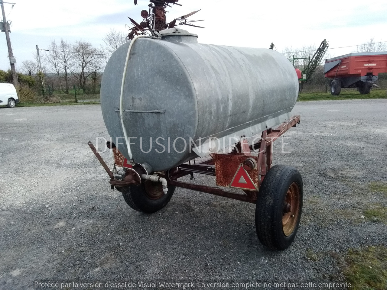 TONNE A EAU 1500 - Tank aanhanger: afbeelding 2 TONNE A EAU 1500 - Tank aanhanger: afbeelding 2