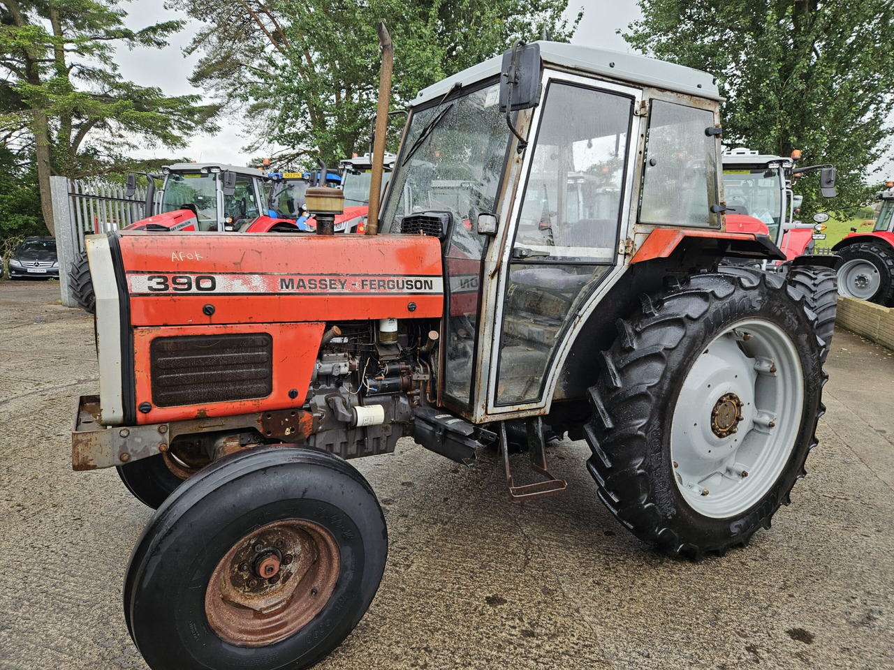 1988 MF 390 2wd - Tractor: afbeelding 2 1988 MF 390 2wd - Tractor: afbeelding 2