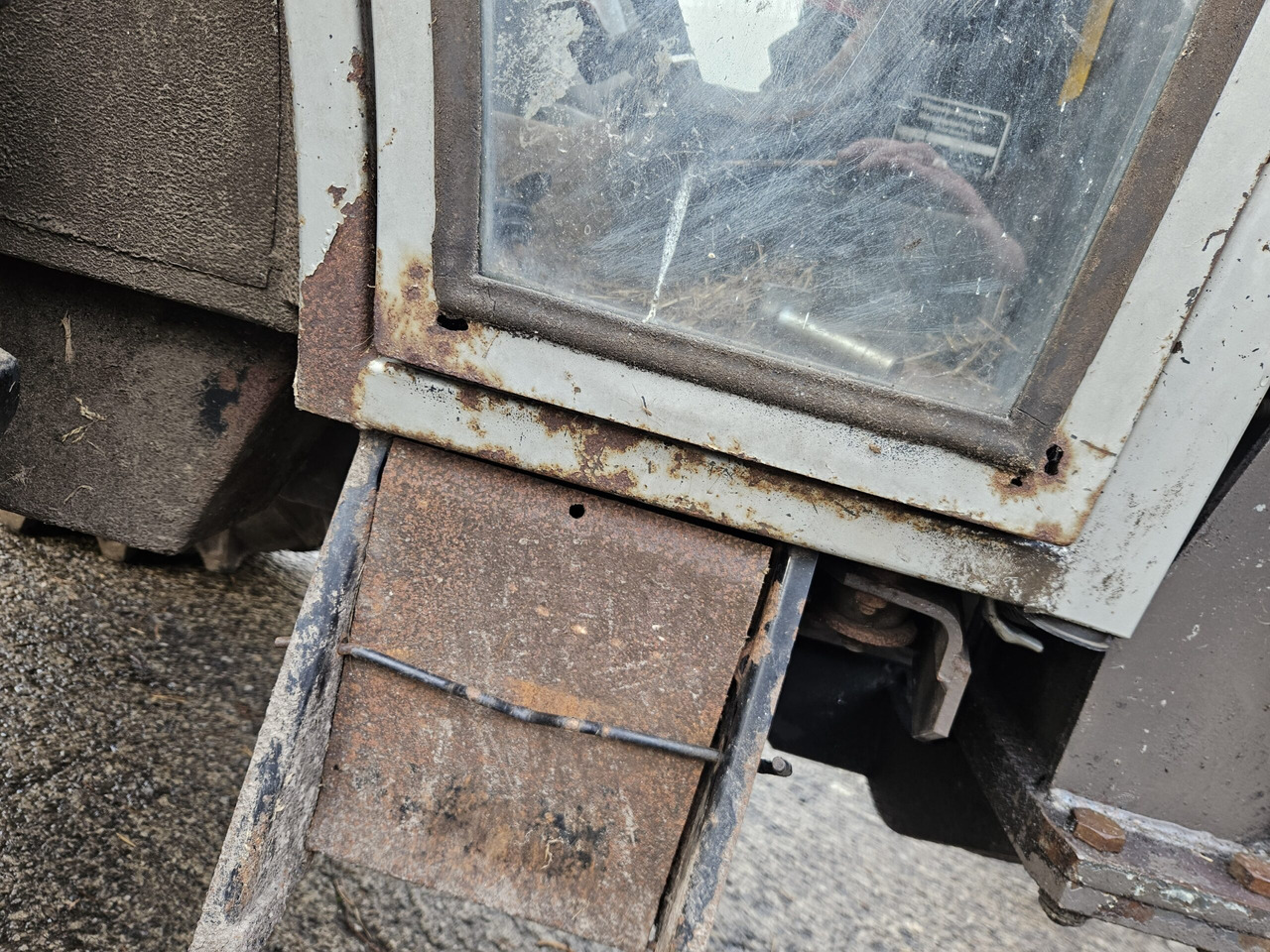 Tractor 1992 MF 390 2wd, 12/12, showing 3316 Hours: afbeelding 7 Tractor 1992 MF 390 2wd, 12/12, showing 3316 Hours: afbeelding 7