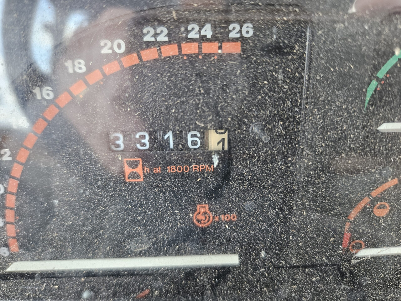 Tractor 1992 MF 390 2wd, 12/12, showing 3316 Hours: afbeelding 12 Tractor 1992 MF 390 2wd, 12/12, showing 3316 Hours: afbeelding 12