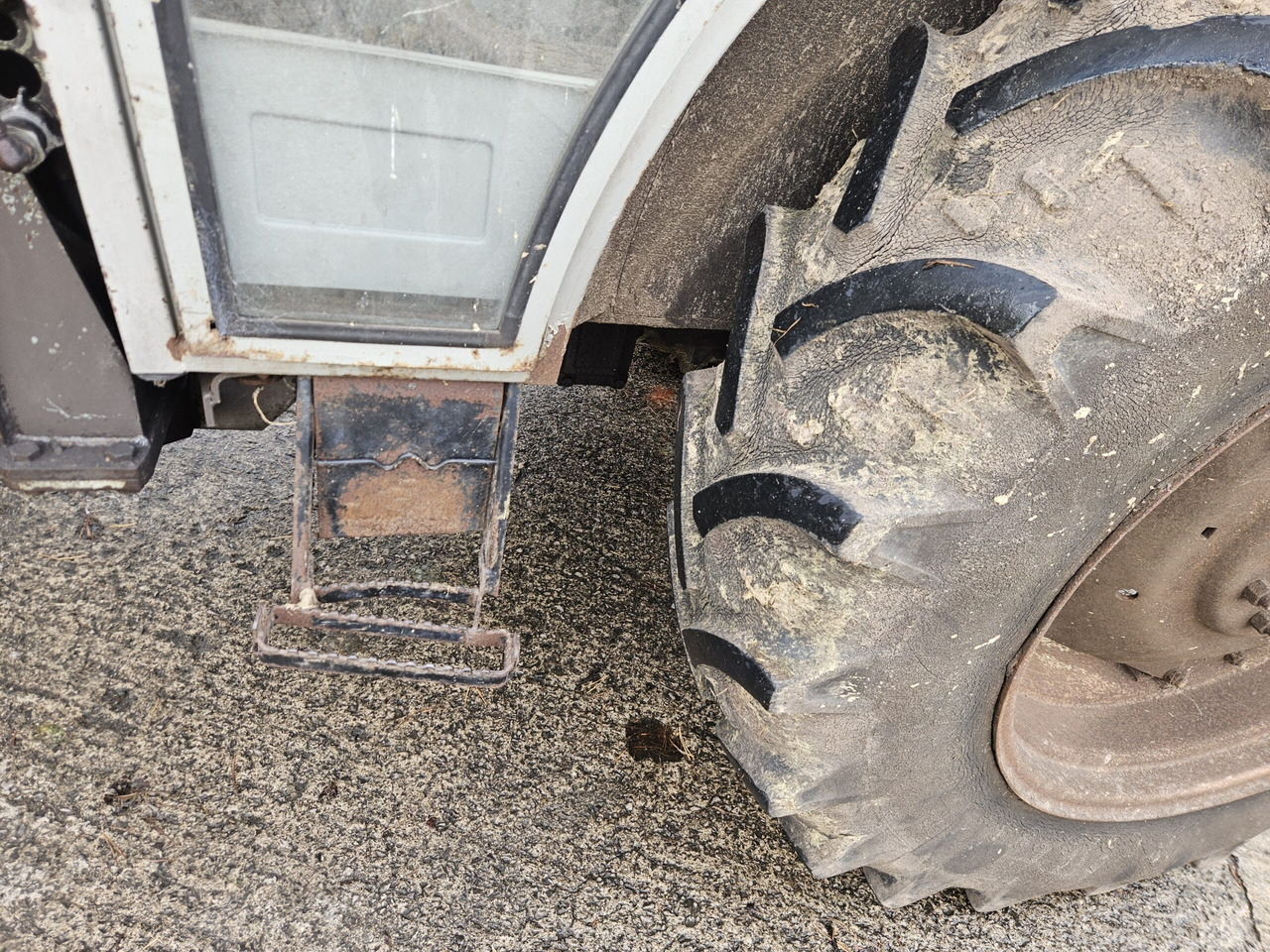 1992 MF 390 2wd, 12/12, showing 3316 Hours - Tractor: afbeelding 5 1992 MF 390 2wd, 12/12, showing 3316 Hours - Tractor: afbeelding 5