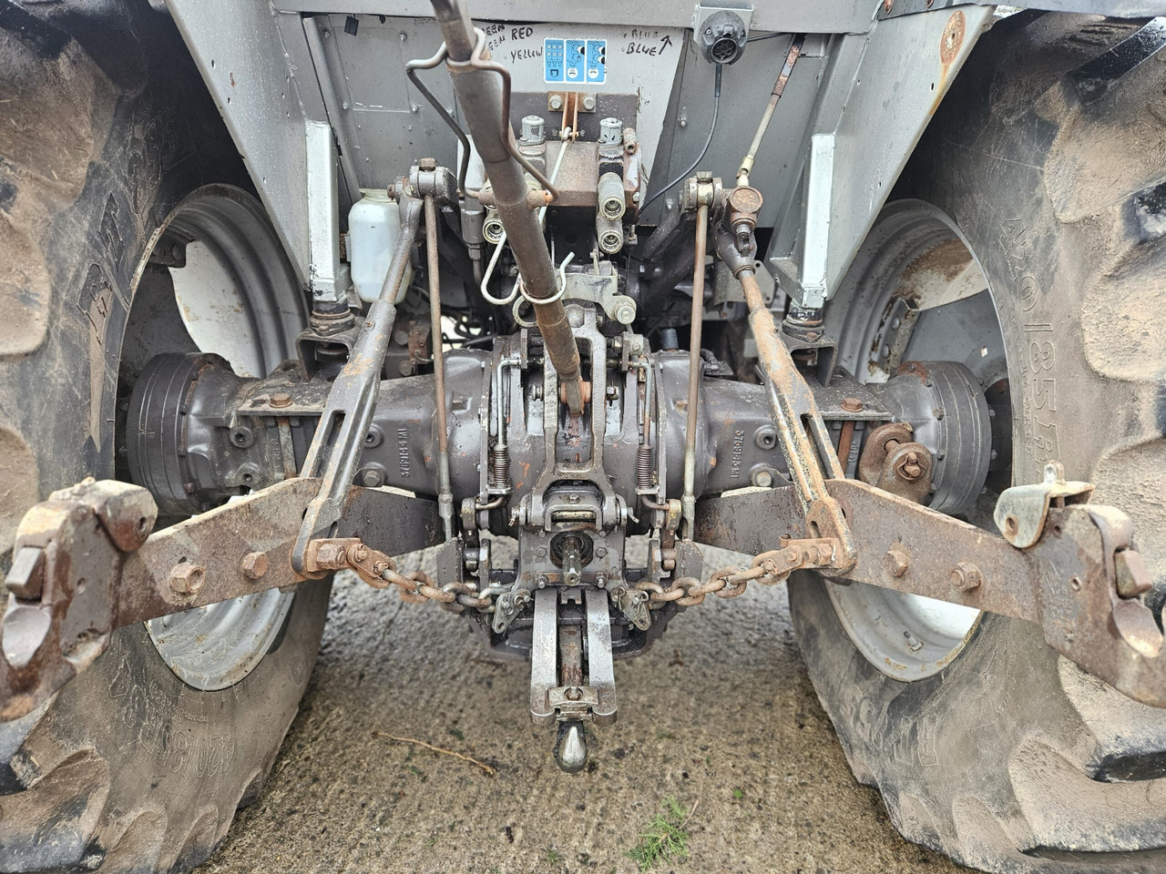 1993 MF 390T 4wd tractor, good off farm condition - Tractor: afbeelding 4 1993 MF 390T 4wd tractor, good off farm condition - Tractor: afbeelding 4