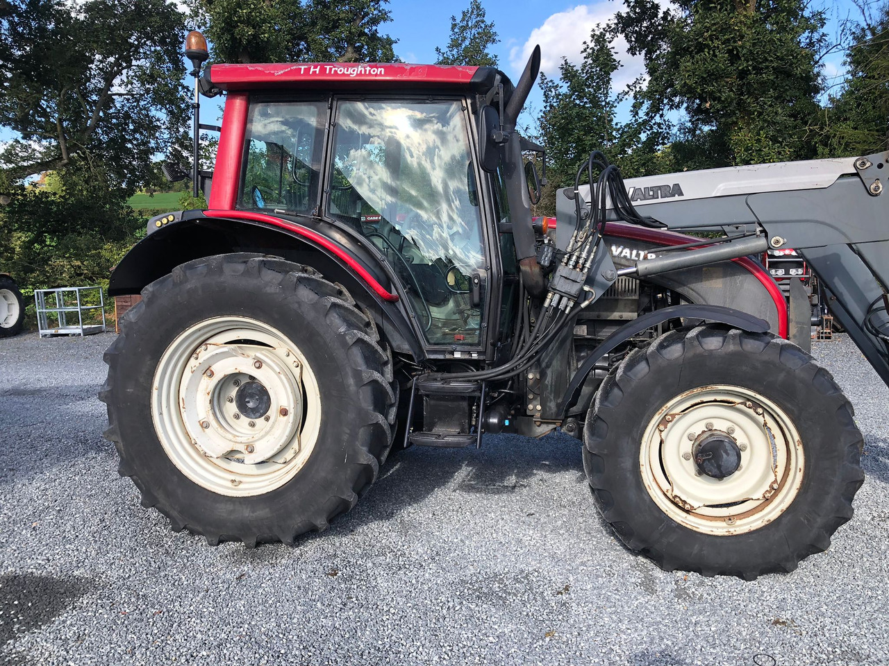 2006 Valtra N121 c/w front loader, 9700 Hrs - Tractor: afbeelding 1 2006 Valtra N121 c/w front loader, 9700 Hrs - Tractor: afbeelding 1