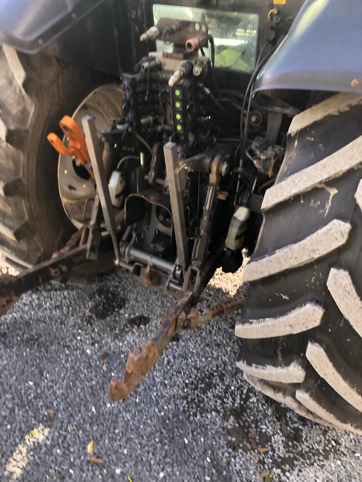 2009 Valtra T171 with front PTO - Tractor: afbeelding 4 2009 Valtra T171 with front PTO - Tractor: afbeelding 4