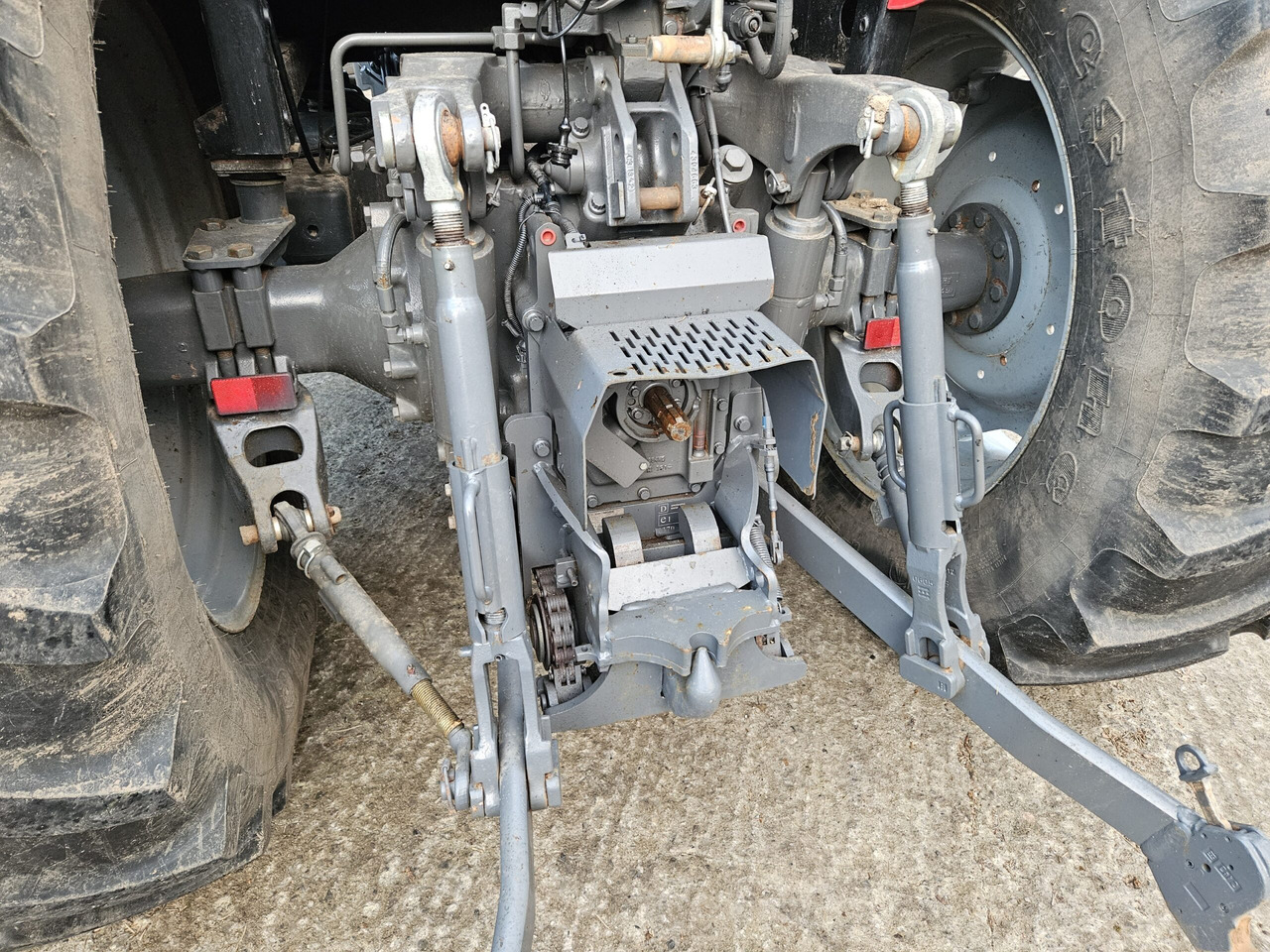 2013 MF 5440 4wd tractor, Very Nice. - Tractor: afbeelding 4 2013 MF 5440 4wd tractor, Very Nice. - Tractor: afbeelding 4