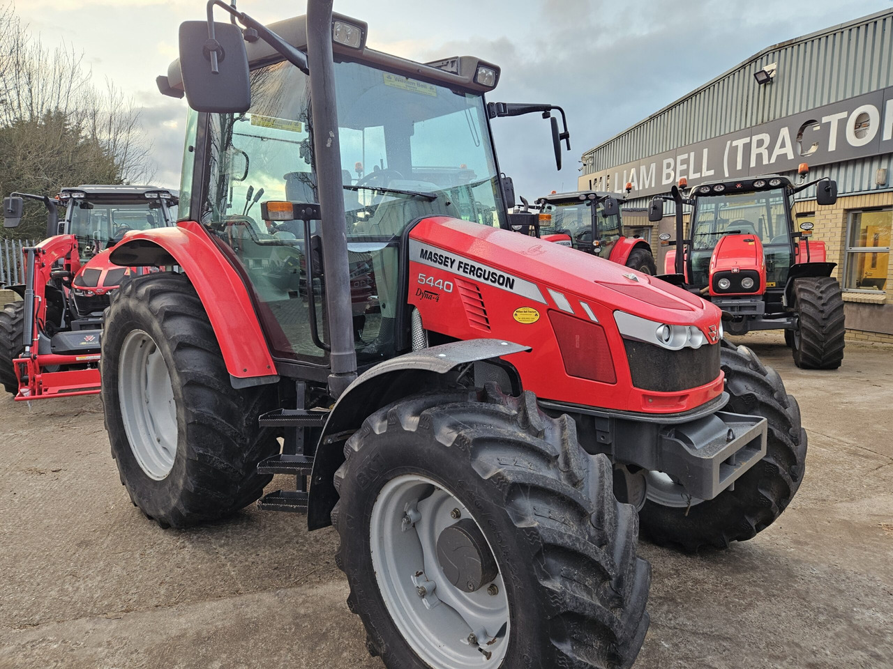 2013 MF 5440 4wd tractor, Very Nice. - Tractor: afbeelding 1 2013 MF 5440 4wd tractor, Very Nice. - Tractor: afbeelding 1
