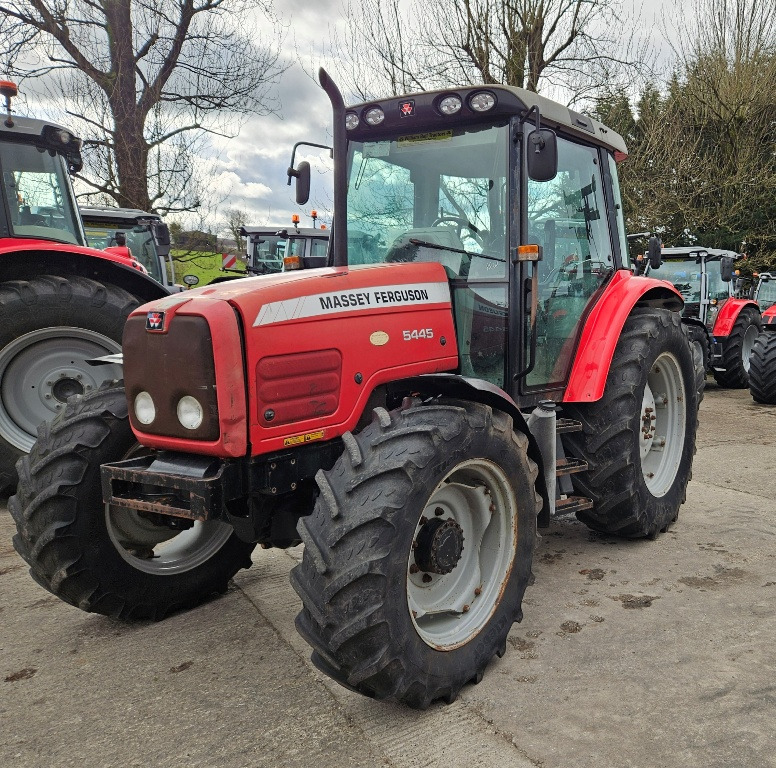 MF 5445 Manual Shuttle - Tractor: afbeelding 2 MF 5445 Manual Shuttle - Tractor: afbeelding 2