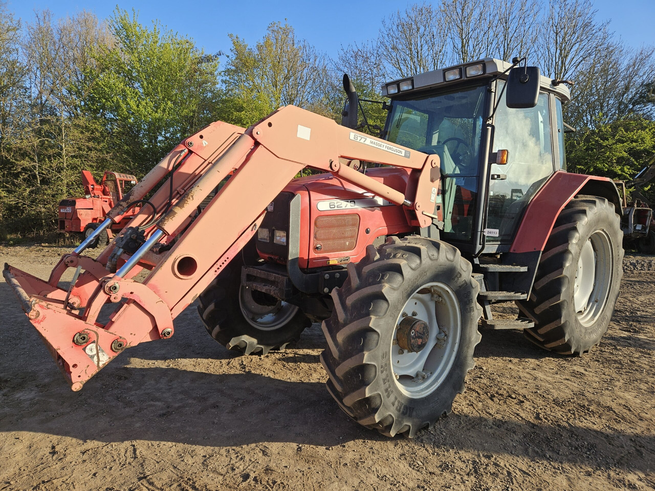 MF 6270 with front loader, under 6000 hours - Tractor: afbeelding 1 MF 6270 with front loader, under 6000 hours - Tractor: afbeelding 1