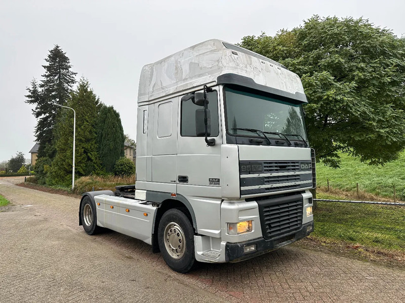 DAF XF 530 4X2 Manual EUR3 LOW KM - Trekker: afbeelding 5 DAF XF 530 4X2 Manual EUR3 LOW KM - Trekker: afbeelding 5