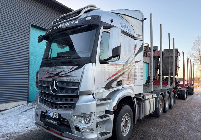 Mercedes-BenzArocs 8x4 Nosturilla! - Houttransport, Kraanwagen: afbeelding 1 Mercedes-BenzArocs 8x4 Nosturilla! - Houttransport, Kraanwagen: afbeelding 1