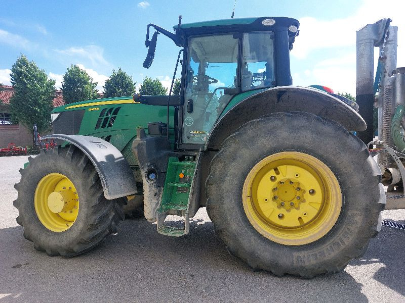 JOHN DEERE 6215R - Tractor: afbeelding 1 JOHN DEERE 6215R - Tractor: afbeelding 1