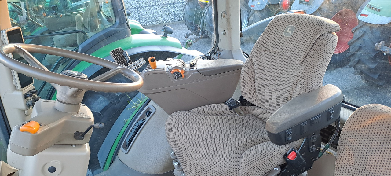 JOHN DEERE 7230R - ASTA AGRIBERTOCCHI - Tractor: afbeelding 4 JOHN DEERE 7230R - ASTA AGRIBERTOCCHI - Tractor: afbeelding 4