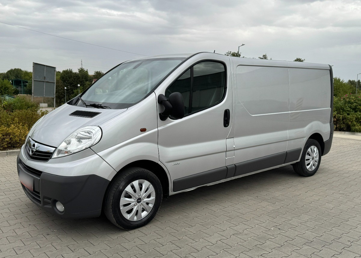 Gesloten bestelwagen Opel Vivaro 2.0 DCI 115KM 2013 Rok SERWISOWANY Bezwypadkowy Super Stan: afbeelding 12 Gesloten bestelwagen Opel Vivaro 2.0 DCI 115KM 2013 Rok SERWISOWANY Bezwypadkowy Super Stan: afbeelding 12