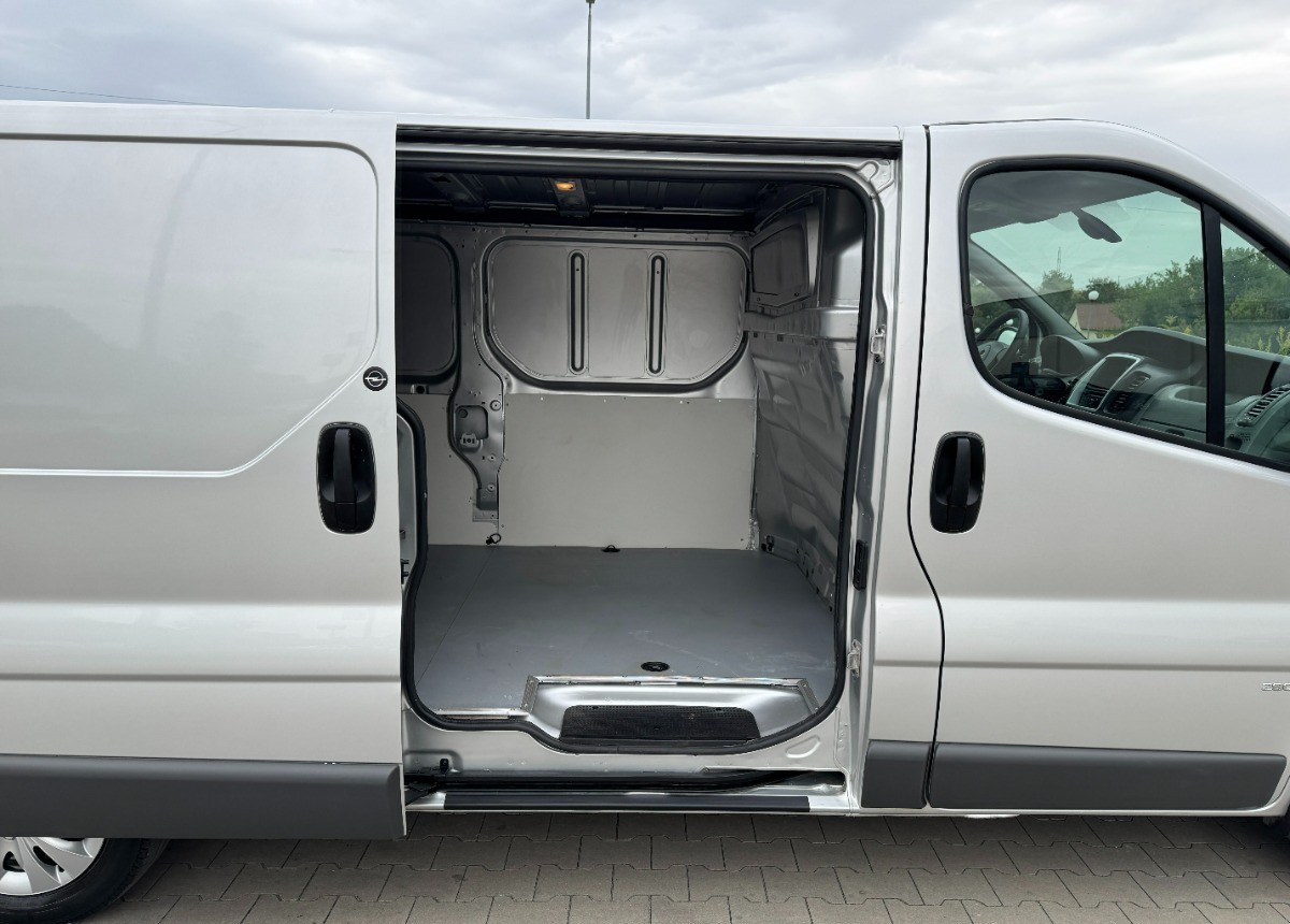 Gesloten bestelwagen Opel Vivaro 2.0 DCI 115KM 2013 Rok SERWISOWANY Bezwypadkowy Super Stan: afbeelding 6 Gesloten bestelwagen Opel Vivaro 2.0 DCI 115KM 2013 Rok SERWISOWANY Bezwypadkowy Super Stan: afbeelding 6
