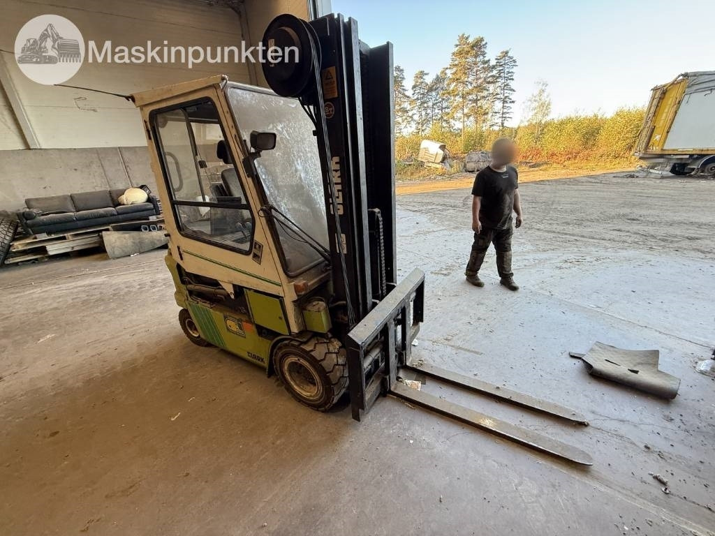 Clark CEM 25 - Diesel heftruck: afbeelding 4 Clark CEM 25 - Diesel heftruck: afbeelding 4