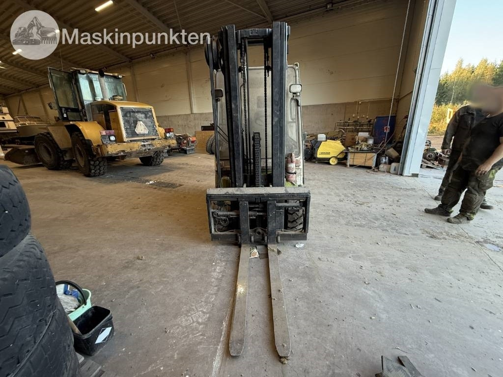 Clark CEM 25 - Diesel heftruck: afbeelding 3 Clark CEM 25 - Diesel heftruck: afbeelding 3