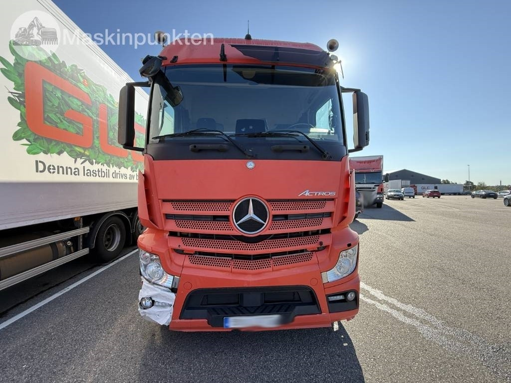 Mercedes-Benz Actros 2551 - Koelwagen vrachtwagen: afbeelding 2 Mercedes-Benz Actros 2551 - Koelwagen vrachtwagen: afbeelding 2