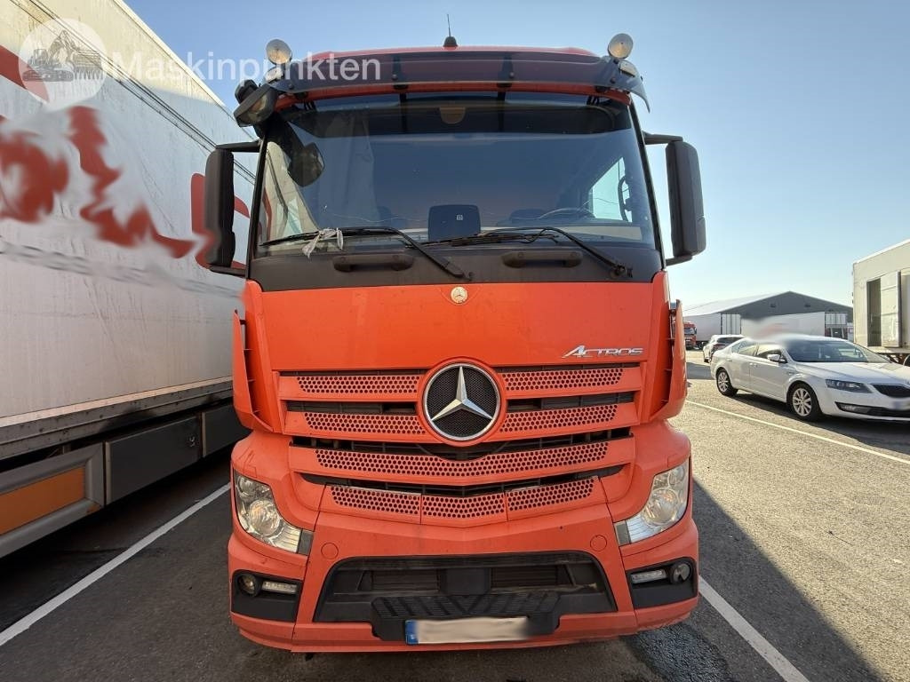 Mercedes-Benz Actros 2551 - Koelwagen vrachtwagen: afbeelding 2 Mercedes-Benz Actros 2551 - Koelwagen vrachtwagen: afbeelding 2
