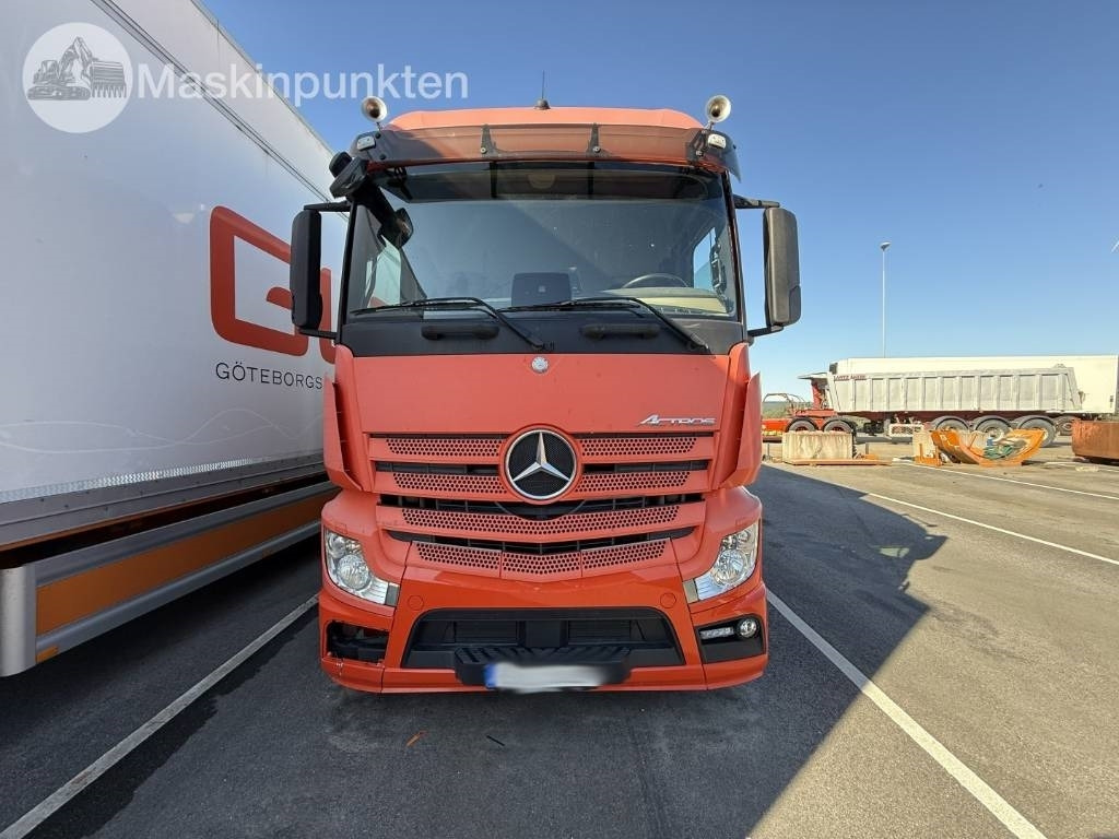 Mercedes-Benz Actros 2551 - Koelwagen vrachtwagen: afbeelding 2 Mercedes-Benz Actros 2551 - Koelwagen vrachtwagen: afbeelding 2