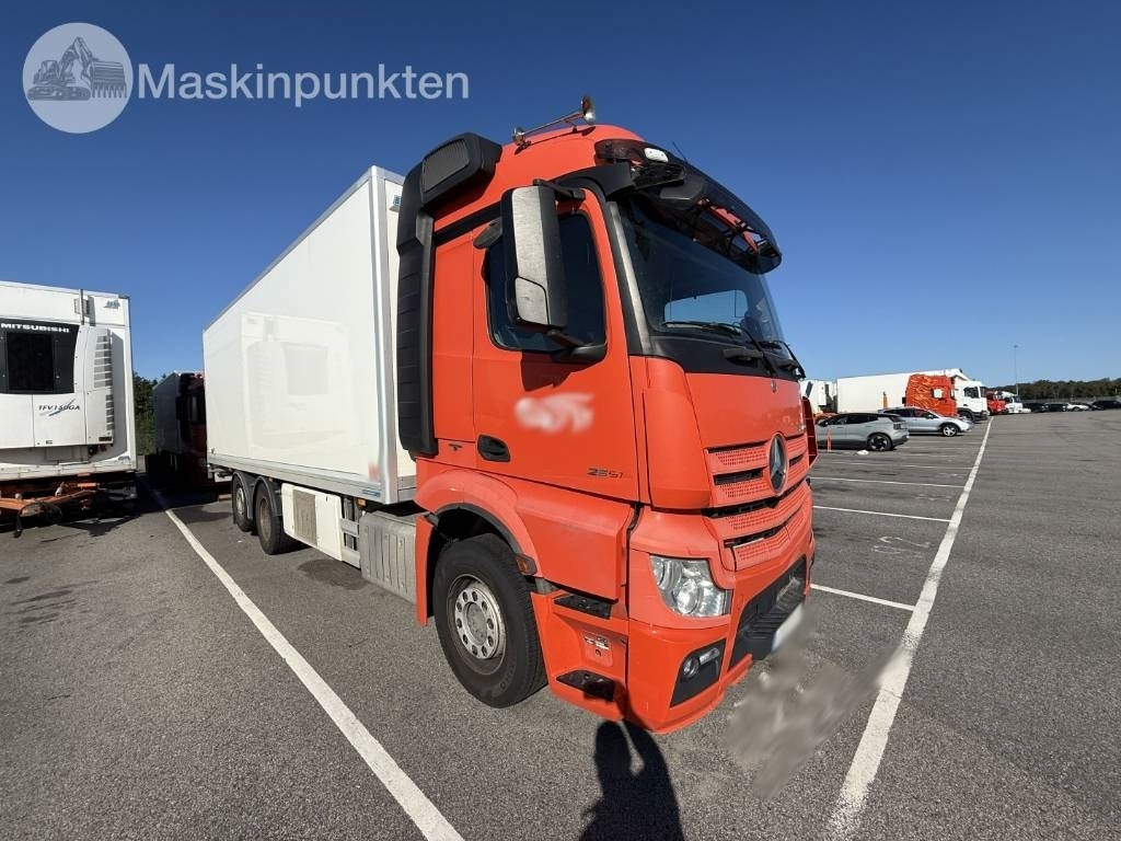 Mercedes-Benz Actros 2551 - Koelwagen vrachtwagen: afbeelding 3 Mercedes-Benz Actros 2551 - Koelwagen vrachtwagen: afbeelding 3