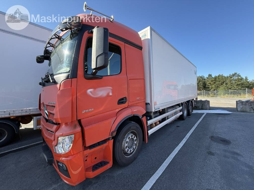 Mercedes-Benz Actros 2551 - Koelwagen vrachtwagen: afbeelding 1 Mercedes-Benz Actros 2551 - Koelwagen vrachtwagen: afbeelding 1
