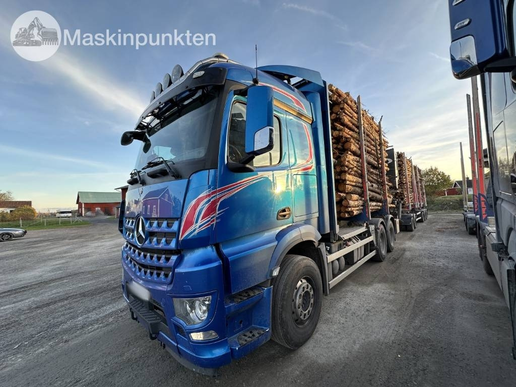 Mercedes-Benz Arocs 2858 timmerbil med kran - Houttransport: afbeelding 1 Mercedes-Benz Arocs 2858 timmerbil med kran - Houttransport: afbeelding 1
