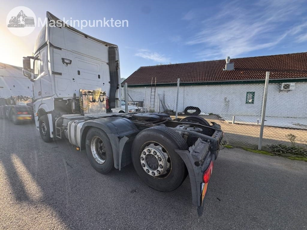 Mercedes-Benz Actros 963-4-C - Trekker: afbeelding 2 Mercedes-Benz Actros 963-4-C - Trekker: afbeelding 2