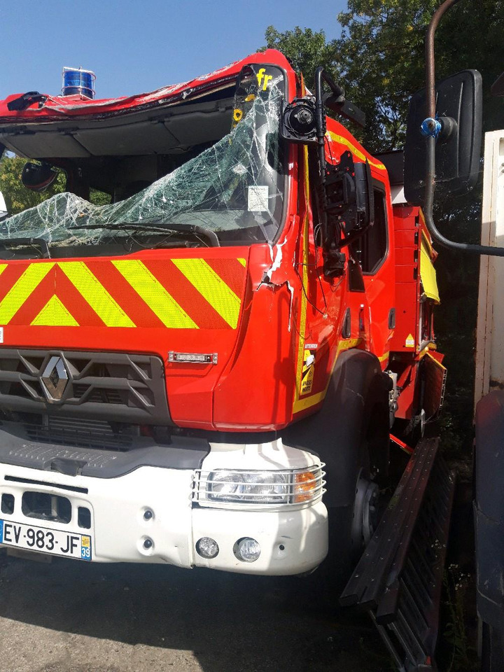 RENAULT D 4X4 TOUT-TERRAIN INCENDIE - Brandweerwagen: afbeelding 1 RENAULT D 4X4 TOUT-TERRAIN INCENDIE - Brandweerwagen: afbeelding 1