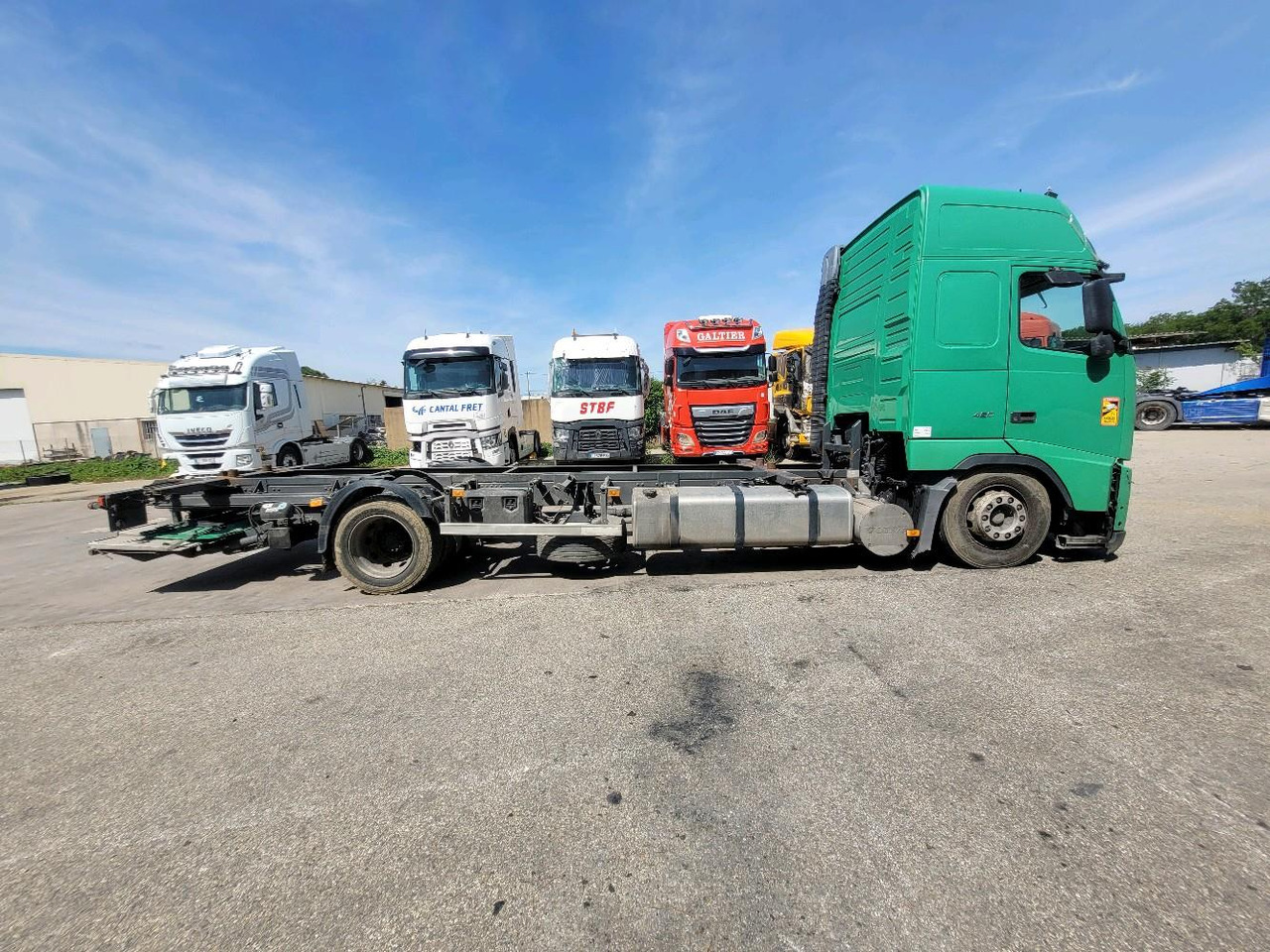 VOLVO FH12 420 GLOBETROTTER - Containertransporter/ Wissellaadbak vrachtwagen: afbeelding 3 VOLVO FH12 420 GLOBETROTTER - Containertransporter/ Wissellaadbak vrachtwagen: afbeelding 3