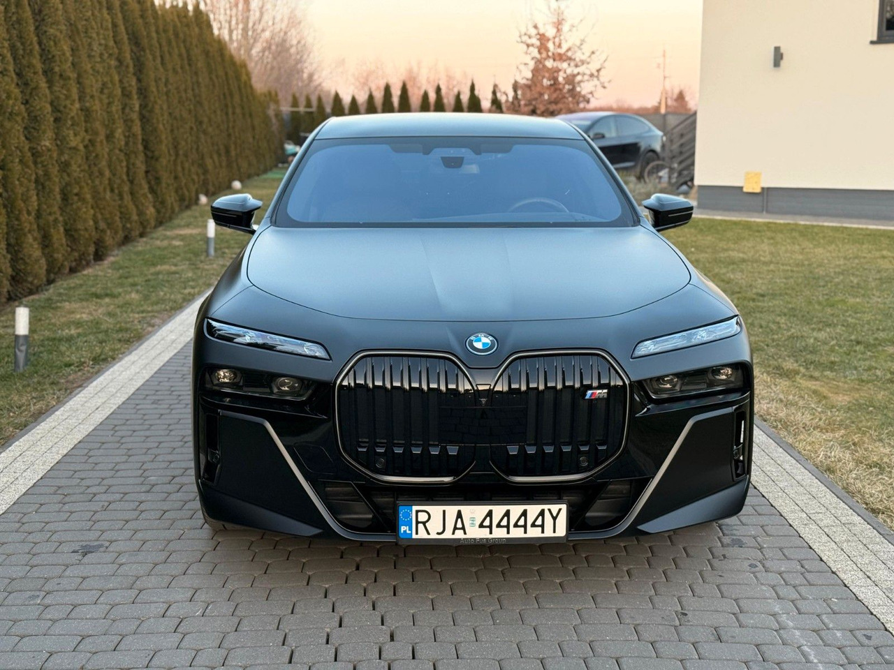 BMW M760 Baureihe 7 Lim M760 e xDrive - Sedan: afbeelding 2 BMW M760 Baureihe 7 Lim M760 e xDrive - Sedan: afbeelding 2