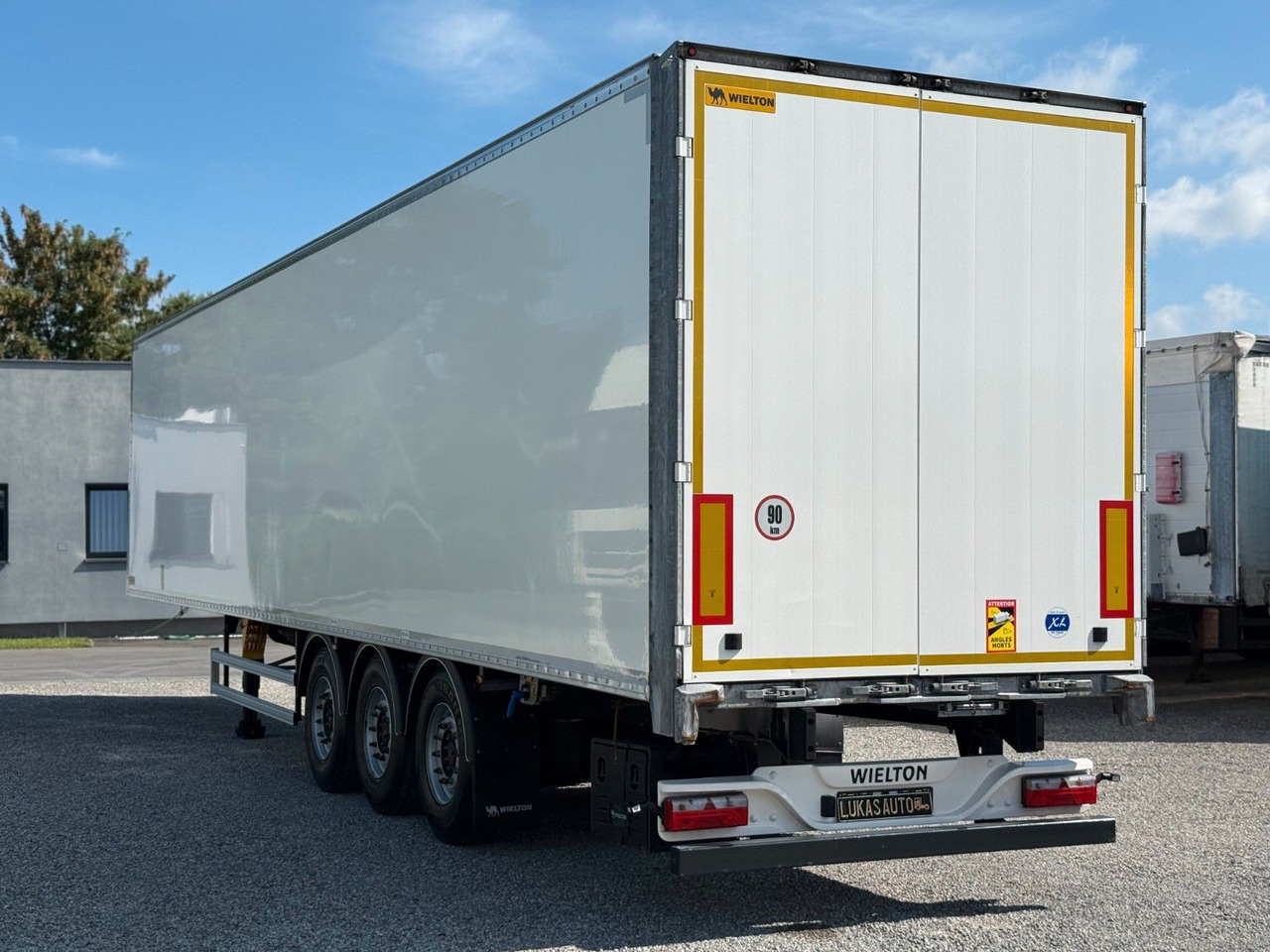 Wielton AXLE SAF BOX LIFTED AXLE - Gesloten oplegger: afbeelding 5 Wielton AXLE SAF BOX LIFTED AXLE - Gesloten oplegger: afbeelding 5