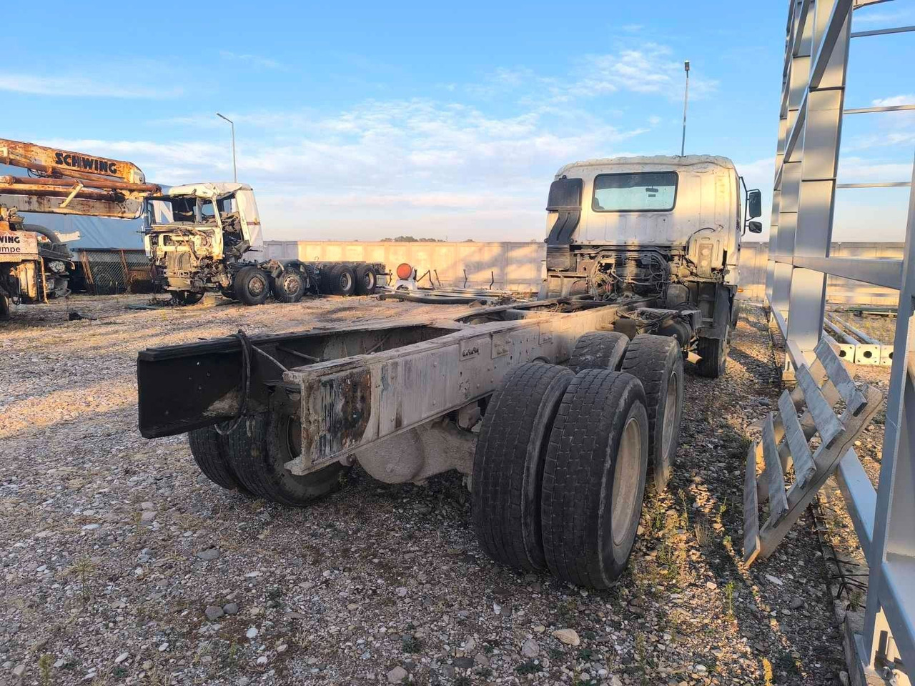 Isuzu 2.8 CXZ 81 - Chassis vrachtwagen: afbeelding 5 Isuzu 2.8 CXZ 81 - Chassis vrachtwagen: afbeelding 5