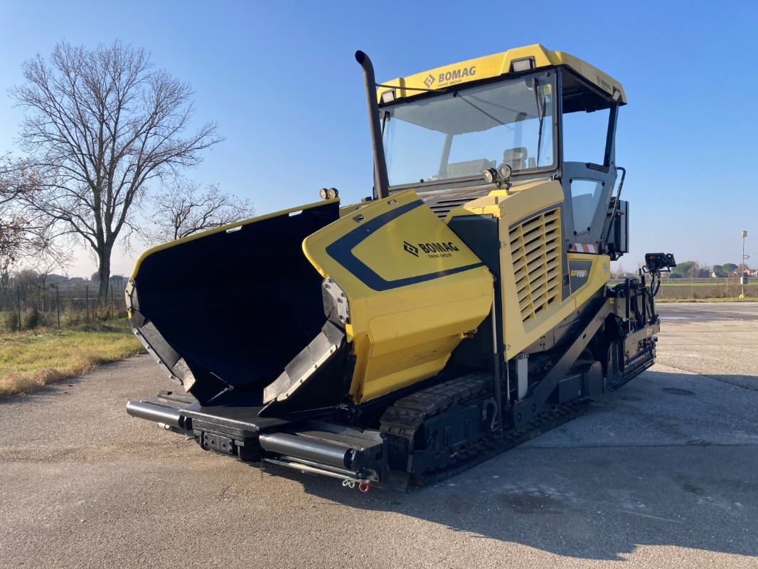 BOMAG IT BF 700 C-2 S500 Stage IV/Tier 4f - Asfaltafwerkmachine: afbeelding 1 BOMAG IT BF 700 C-2 S500 Stage IV/Tier 4f - Asfaltafwerkmachine: afbeelding 1