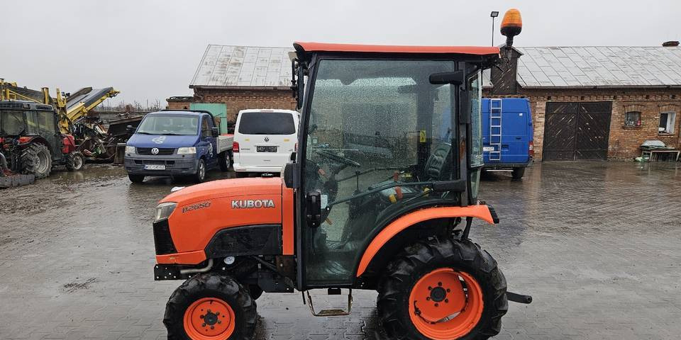 Ciągnik Kubota B2650 4x4 klima 26 KM hydrostat - Tractor: afbeelding 1 Ciągnik Kubota B2650 4x4 klima 26 KM hydrostat - Tractor: afbeelding 1