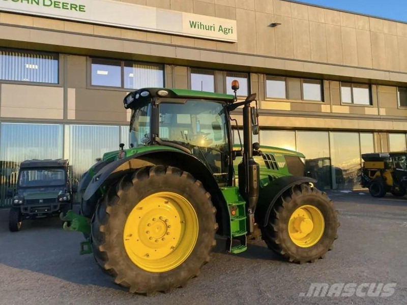 John Deere 6215R - Tractor: afbeelding 1 John Deere 6215R - Tractor: afbeelding 1