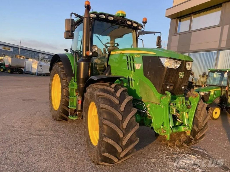 John Deere 6215R - Tractor: afbeelding 2 John Deere 6215R - Tractor: afbeelding 2