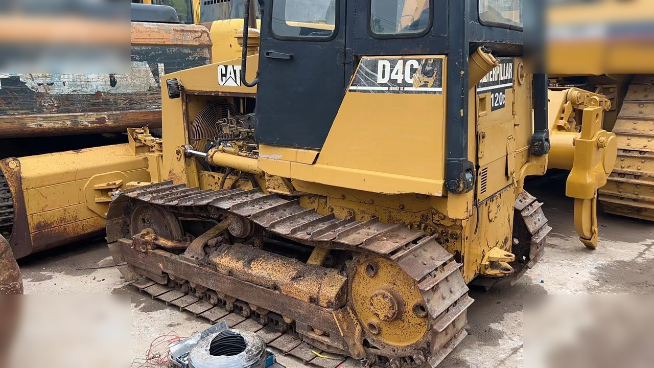 CATERPILLAR D4C - Bulldozer: afbeelding 2 CATERPILLAR D4C - Bulldozer: afbeelding 2