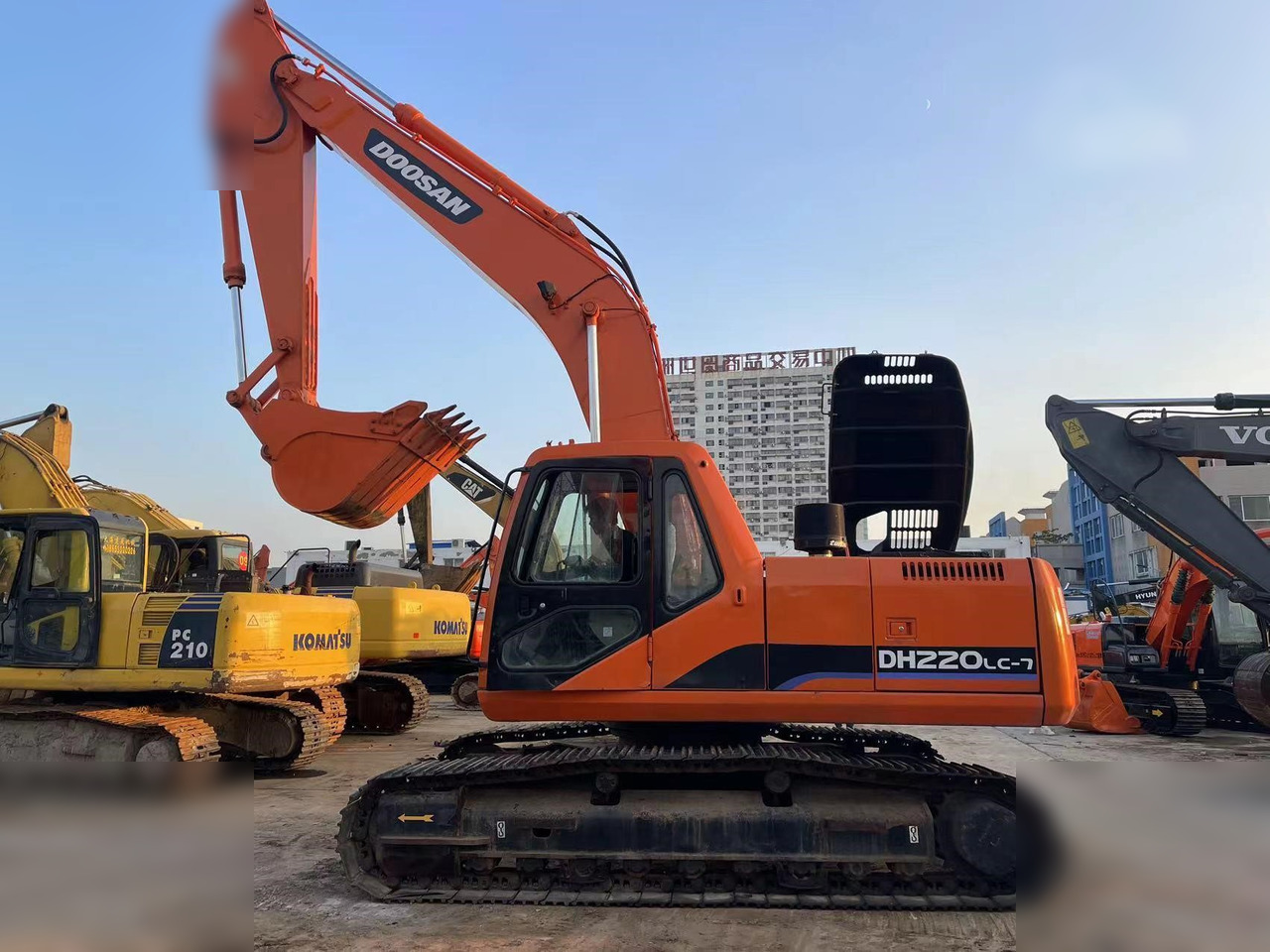DOOSAN DH220 LC-7 - Rupsgraafmachine: afbeelding 1 DOOSAN DH220 LC-7 - Rupsgraafmachine: afbeelding 1