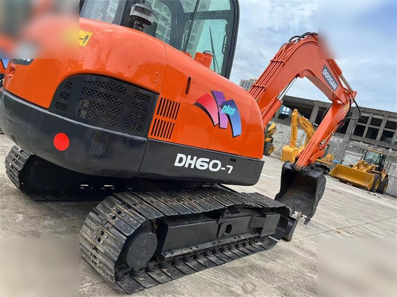 DOOSAN DH60-7 - Rupsgraafmachine: afbeelding 3 DOOSAN DH60-7 - Rupsgraafmachine: afbeelding 3