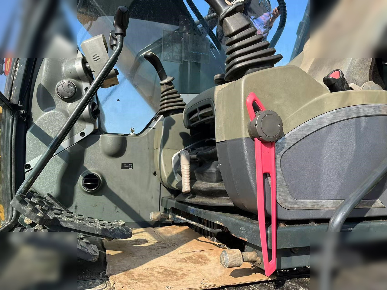 HYUNDAI ROBEX 220 LC-9S - Rupsgraafmachine: afbeelding 4 HYUNDAI ROBEX 220 LC-9S - Rupsgraafmachine: afbeelding 4